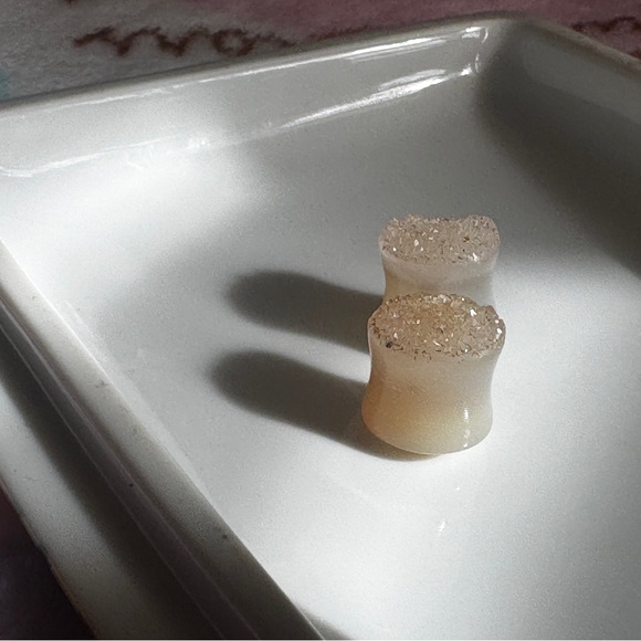 Crystal Geode plug earrings - Picture 4 of 5